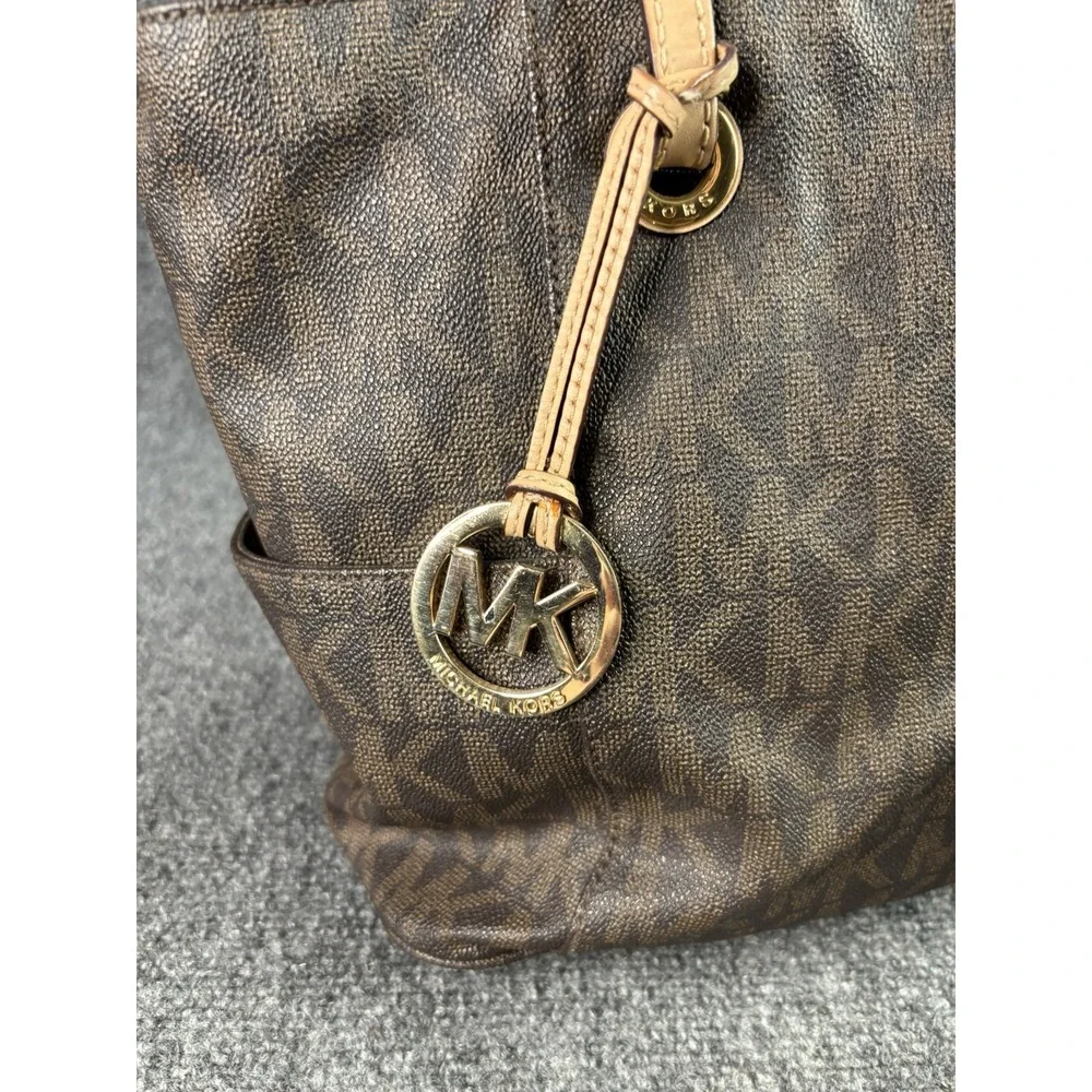 Michael Kors Signature Jet Set Shoulder Bag  Brown Tote MK  Leather Monogram